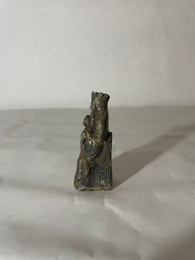 Figura della ragazza vergine in metallo argentato