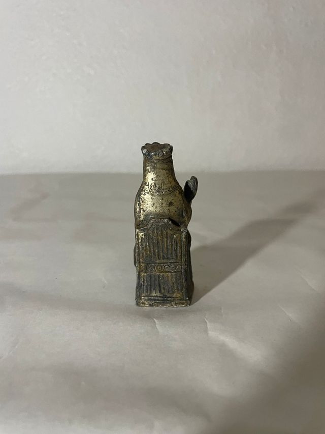 Figura della ragazza vergine in metallo argentato