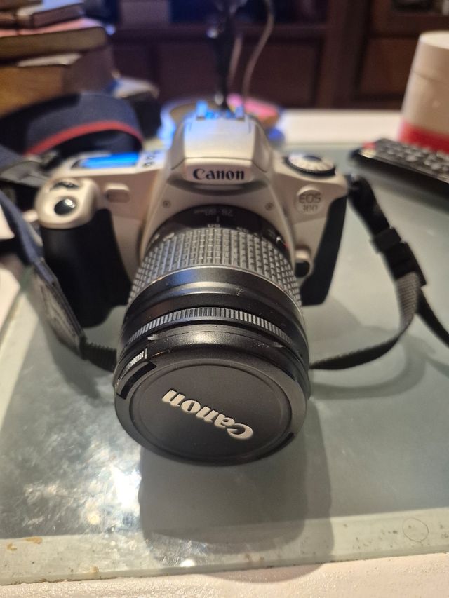 Cámara Canon EOS 300 + Objetivo.