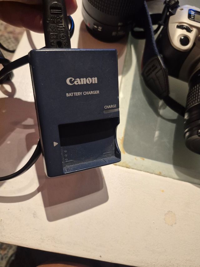 Cámara Canon EOS 300 + Objetivo.