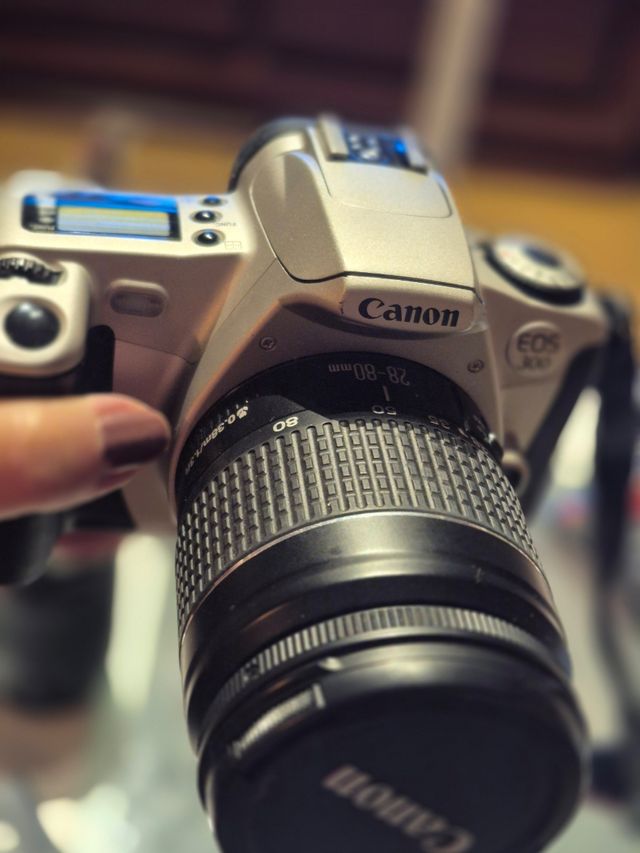 Cámara Canon EOS 300 + Objetivo.