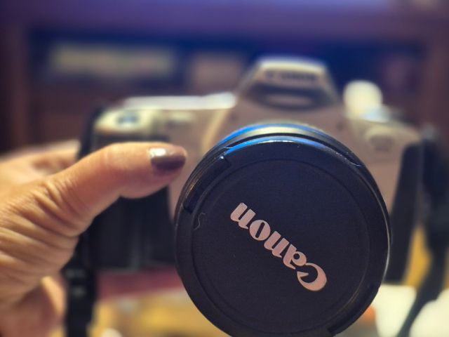 Cámara Canon EOS 300 + Objetivo.