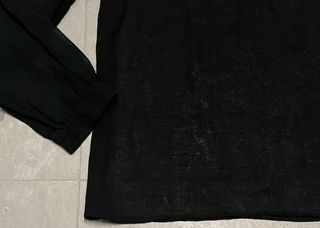 Blusa negra jaretas y puntilla verde