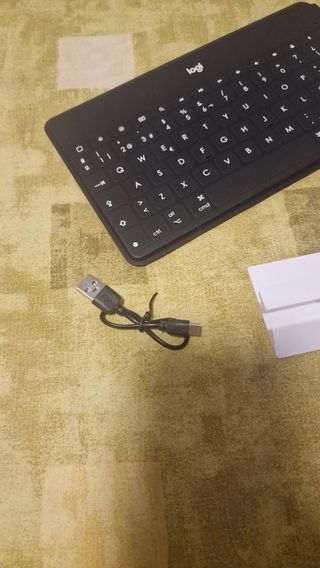 Logitech Keys-To-Go: Teclado Bluetooth Apple