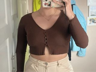 Crop top marrón manga larga