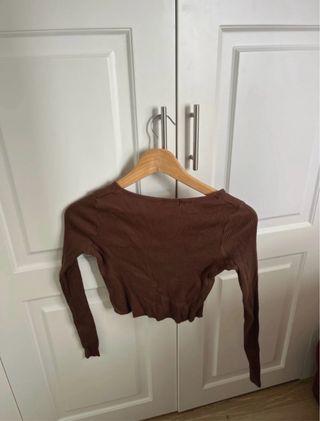 Crop top marrón manga larga