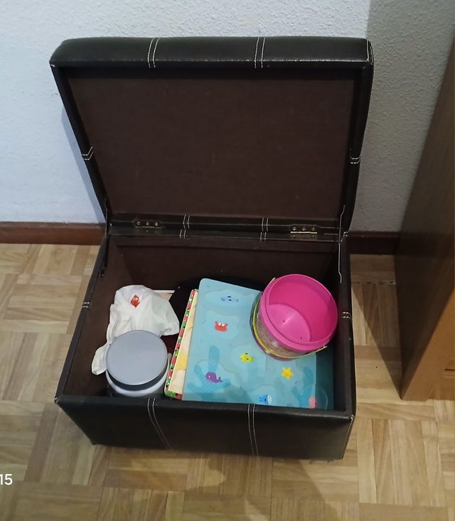 Baul Puff marrón - Piel sintética.