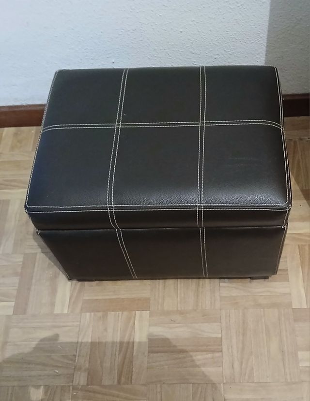 Baul Puff marrón - Piel sintética.