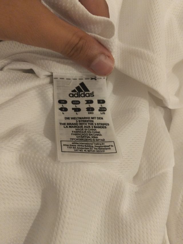 Camiseta Adidas blanca - Talla L
ES VERDADERA