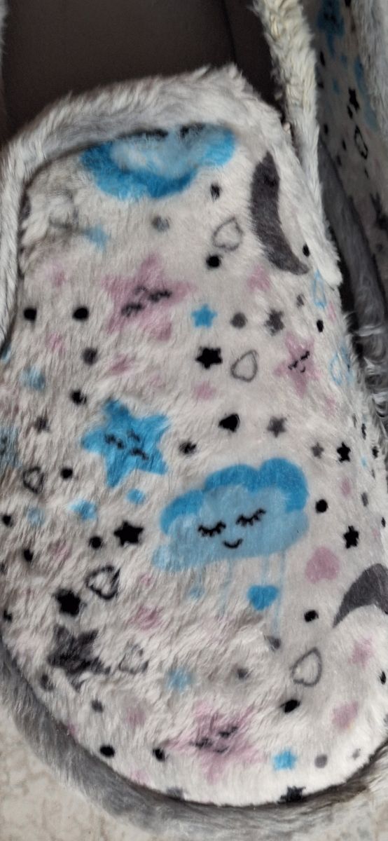 Pantuflas suaves con simpáticos dibujos