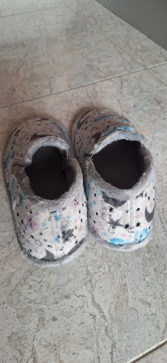 Pantuflas suaves con simpáticos dibujos