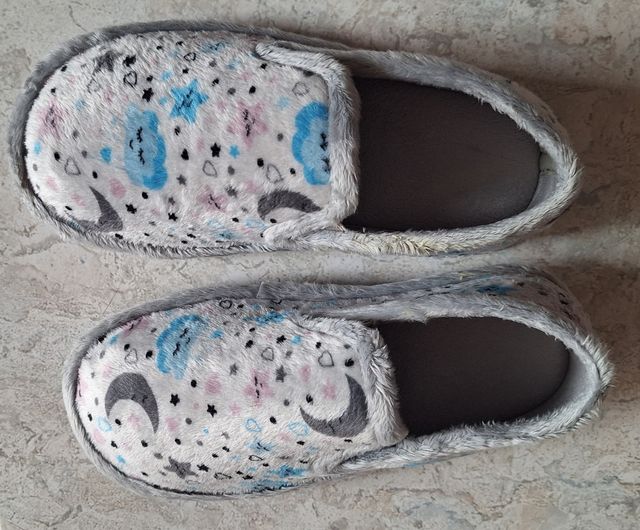 Pantuflas suaves con simpáticos dibujos