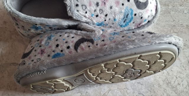 Pantuflas suaves con simpáticos dibujos