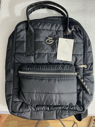 Mochila acolchada negra nueva 