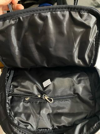 Mochila acolchada negra nueva 