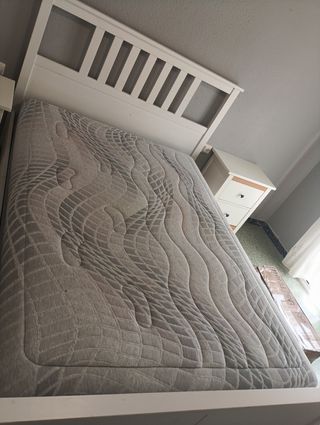 Cama blanca madera.Cabecero y somier y colchon 135