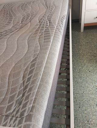 Cama blanca madera.Cabecero y somier y colchon 135