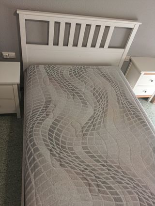 Cama blanca madera.Cabecero y somier y colchon 135