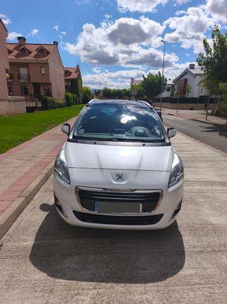Peugeot 5008 2014