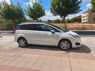 Peugeot 5008 2014