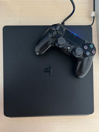 PS4 (PlayStation 4) negra