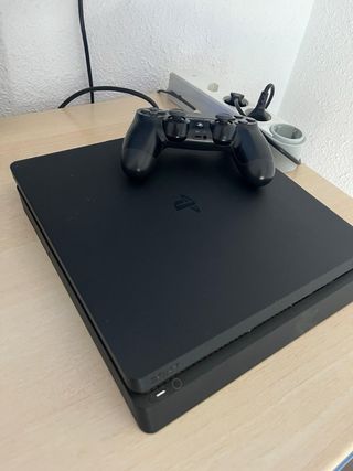 PS4 (PlayStation 4) negra