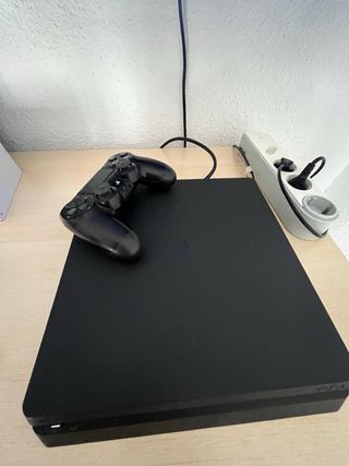 PS4 (PlayStation 4) negra