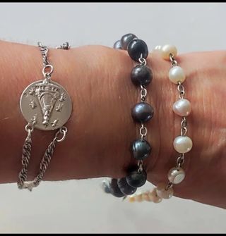Pulseras perlas plata: blancas & negras