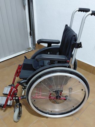 Silla de ruedas pediátrica.