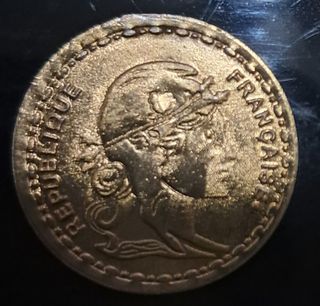 Moneda Francia dorada antigua