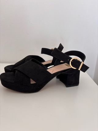 Sandalias Zara tacón negro