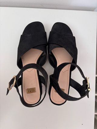 Sandalias Zara tacón negro