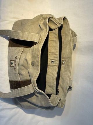 Bolso bandolera de tela beige y cuero marrón