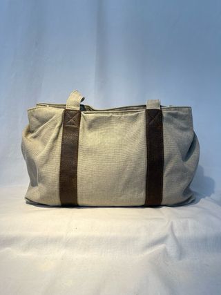 Bolso bandolera de tela beige y cuero marrón