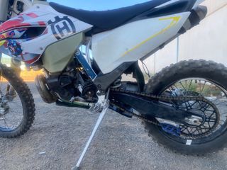 Moto Enduro Husqvarna 250