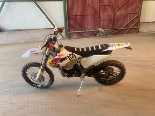 Moto Enduro Husqvarna 250