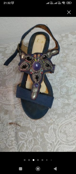Sandalias azules con pedreria