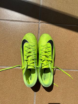 Botas fútbol Nike verdes