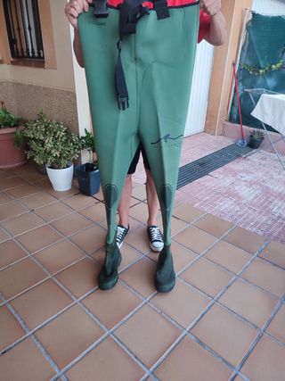 Peto pesca neopreno talla 44 y 45 bota poco uso.