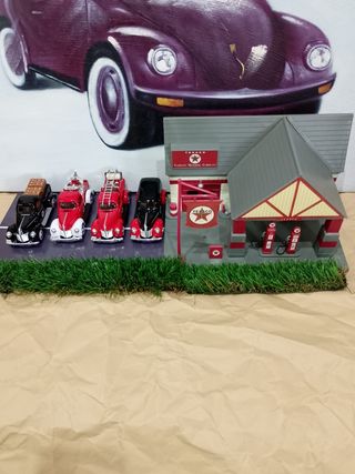 Gasolinera Texaco + 4 coches clásicos