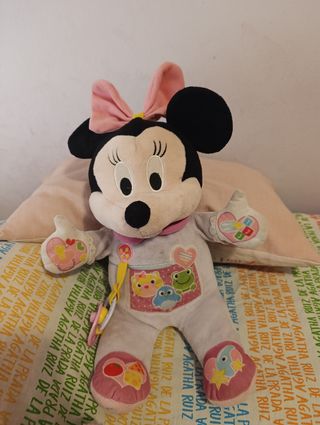 Peluche Minnie Mouse bebé parlanchín 
