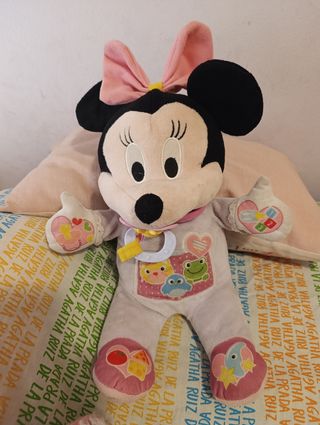 Peluche Minnie Mouse bebé parlanchín 

