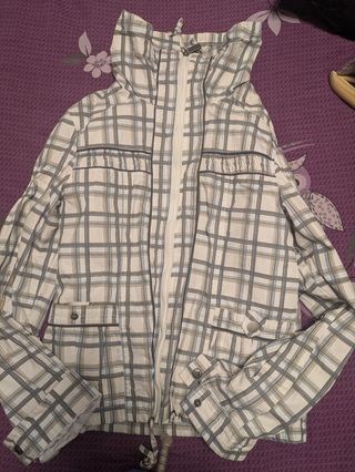 Chaqueta corta vientos