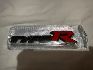 Insignia Type R - Metal Negra/Roja