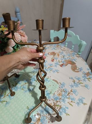 2 Candelabros metal dorados belgas 