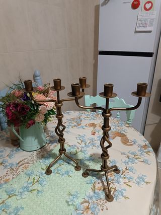 2 Candelabros metal dorados belgas 
