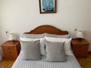 Dormitorio madera - 2 mesitas