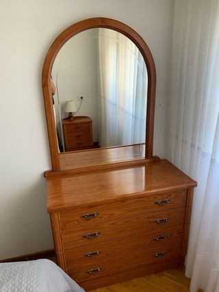 Dormitorio madera - 2 mesitas