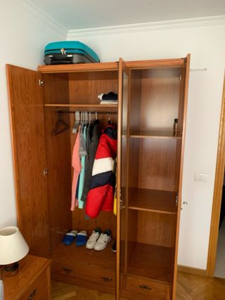 Dormitorio madera - 2 mesitas