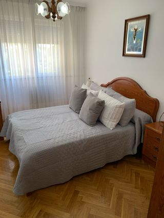 Dormitorio madera - 2 mesitas